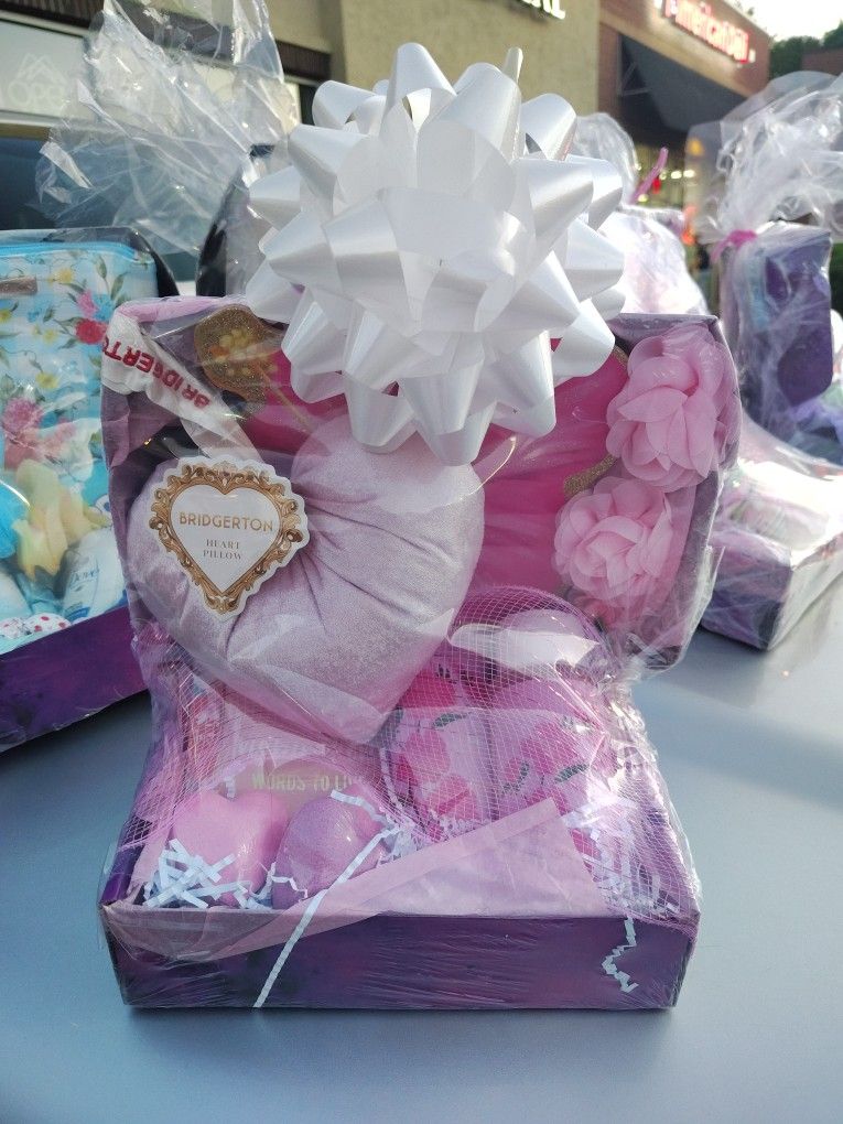 Available For Pick Up Or Shipping 💐💐💝💝💐💝💝