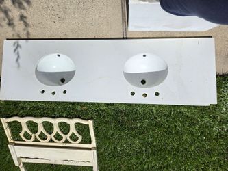 Quartz counter with double sinks