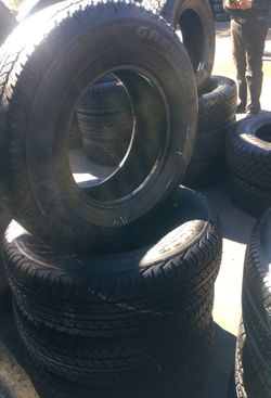 Set semi new Dunlop 245/75/16