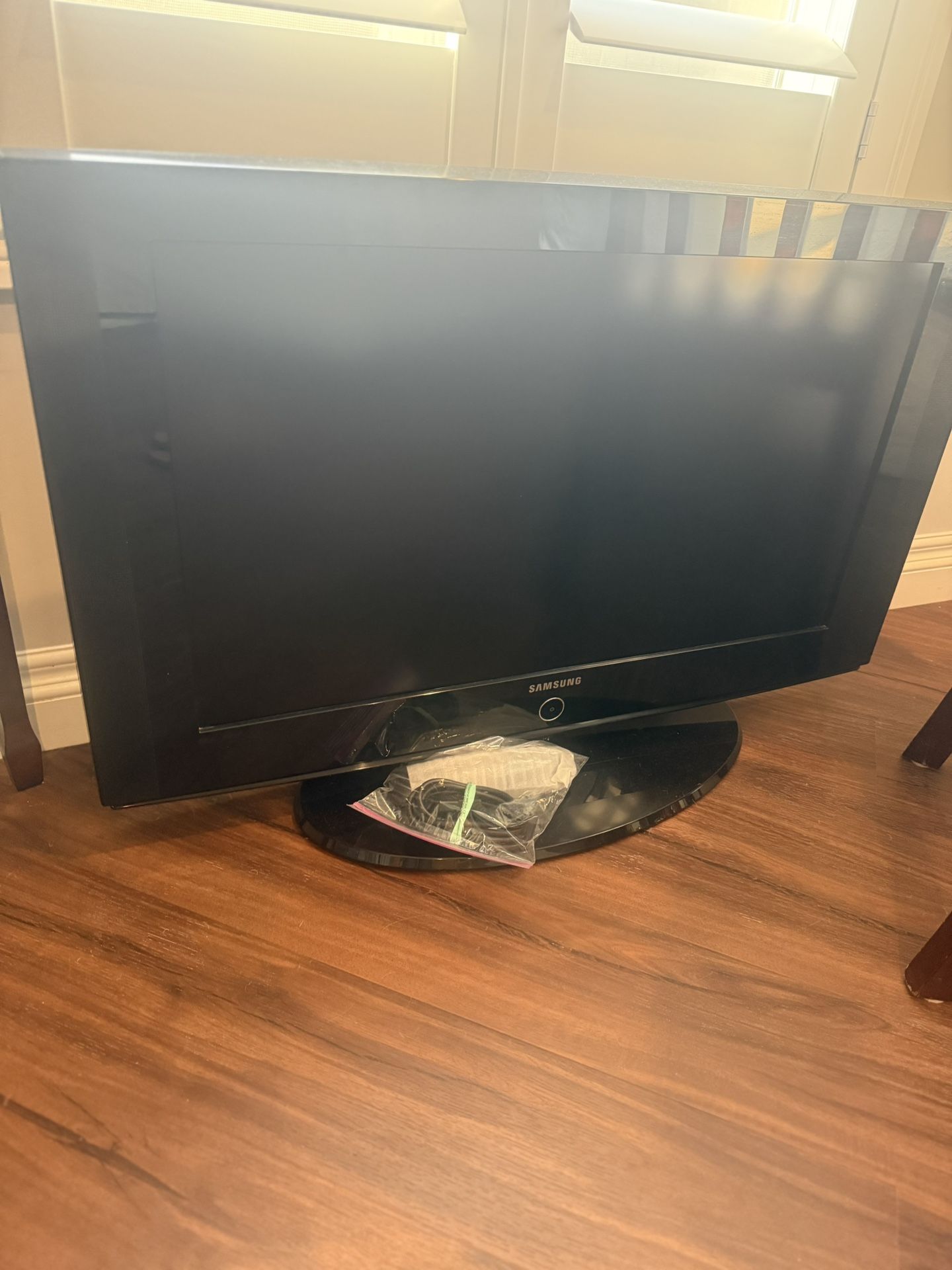 32” Samsung TV , Sound And Picture Works Great!!