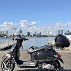 2013 matte black Vespa Super GTS 300