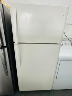 White Top-Freezer Refrigerator