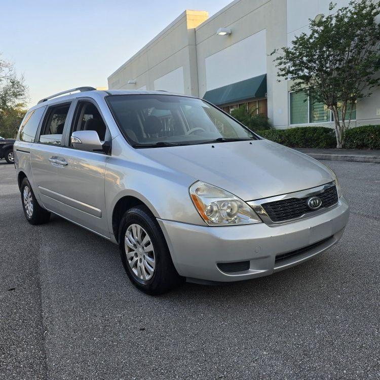 2012 Kia Sedona Minivan