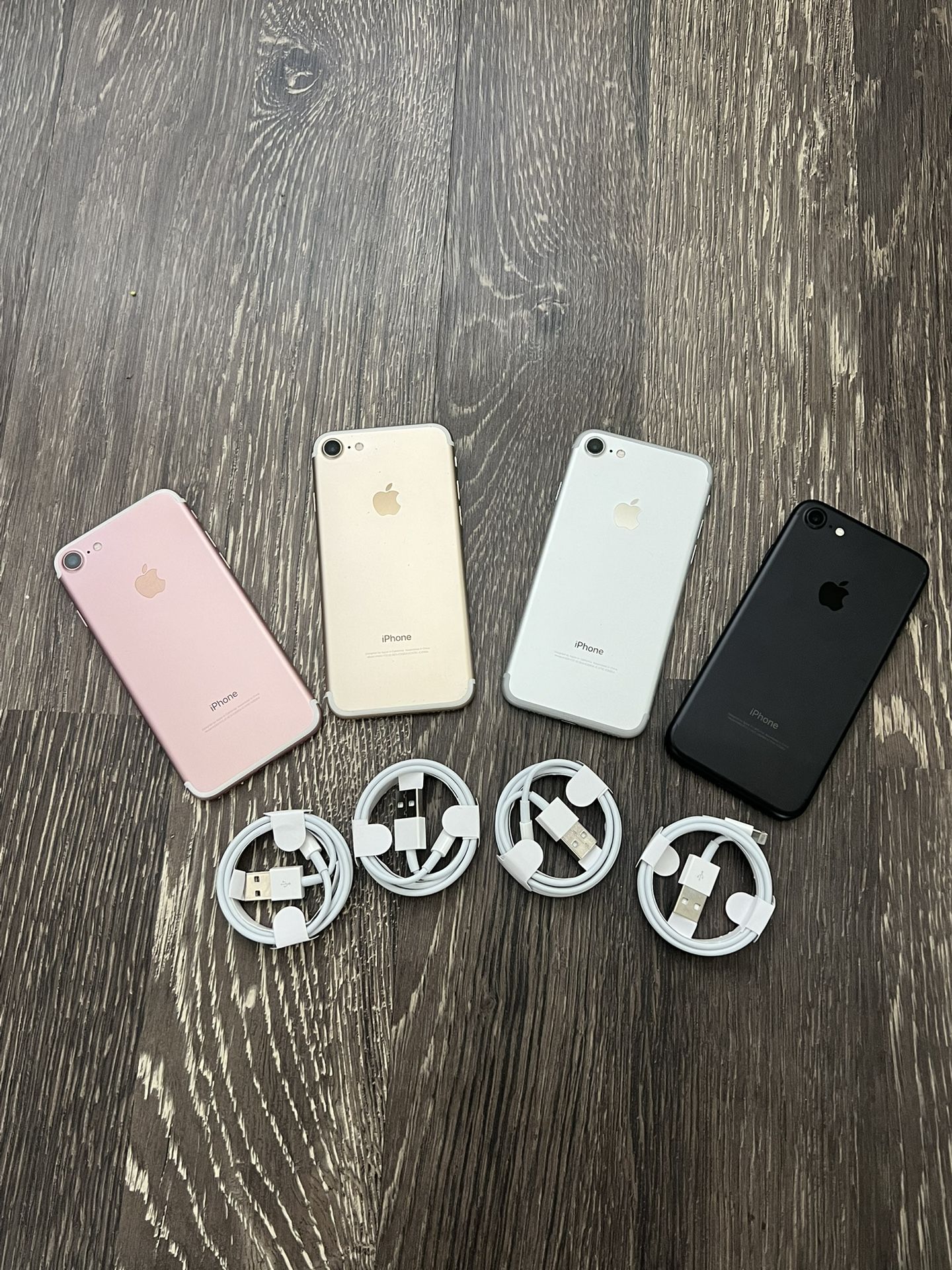 iPhone 7 UNLOCKED FOR ANY CARRIER!