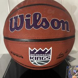DeMar DeRozan Autograph Basketball