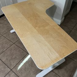 Ikea Bekant Desk In Great Shape!