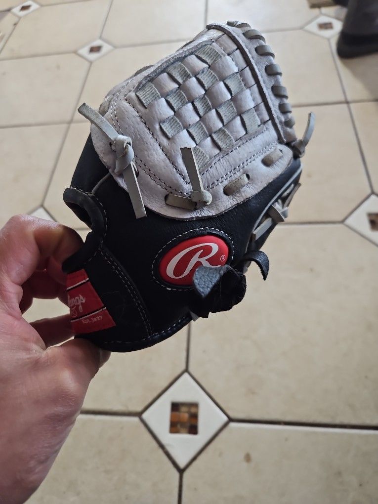Left Hand T-ball Baseball Glove
