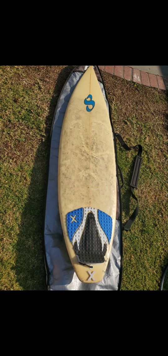 Surfboard 5'11 With Case