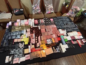 Small high end makeup bundle