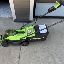 Greenworks 24V 13" Brushless (Push) Cordless Lawn Mower, 4.0Ah Battery and Charger
