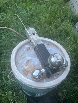 Trailer hitch with 3 balls