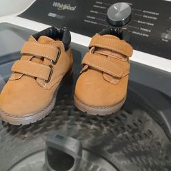 Brand new never been worn TrailGuide size 4m baby boots