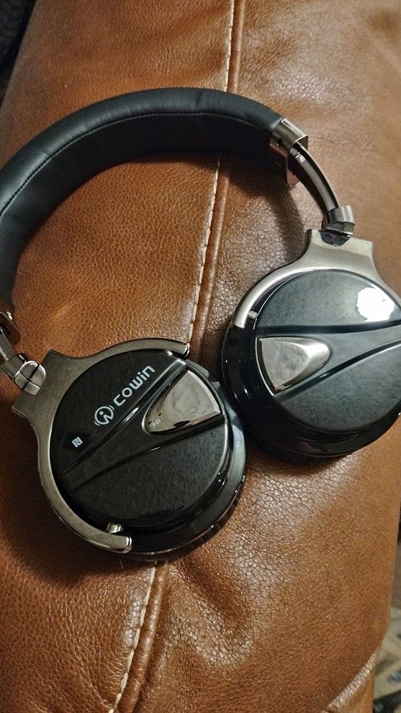 Corwin Bluetooth Headphones