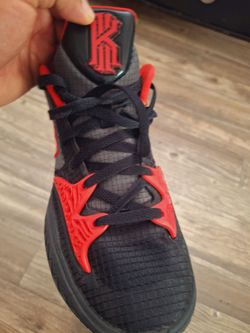Nike Kyrie Basketball Sneaker Black Red