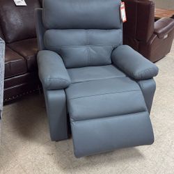 Brand new recliner comes in beige comes in gray for 399 hurry before the tariffs kick in