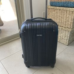 Kenneth Cole Reaction Carry On Black SuitCase