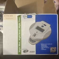 Locking Medication Reminder/ Dispenser