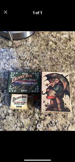2 Music Boxes Hummel Plays “Raindrops Keep Falling On My Head and Danny Boy Old English Ballad