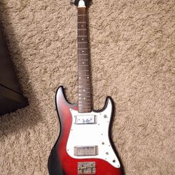 Electric ⚡ Commodore Guitar 🎸 $100 FIRM 