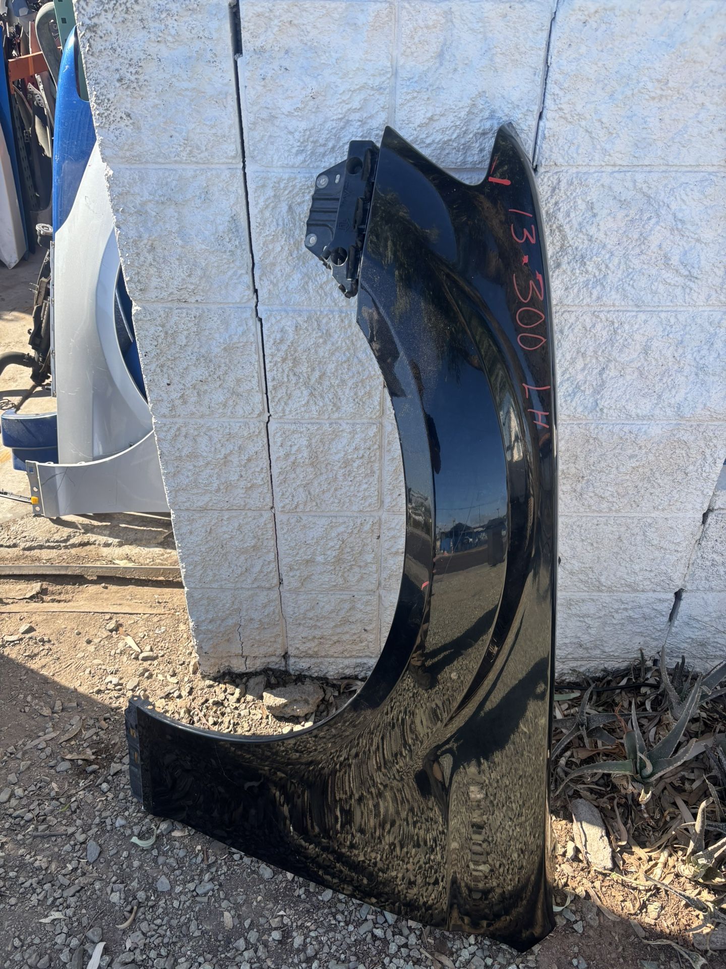 2013 Chrysler 300 LH Fender 