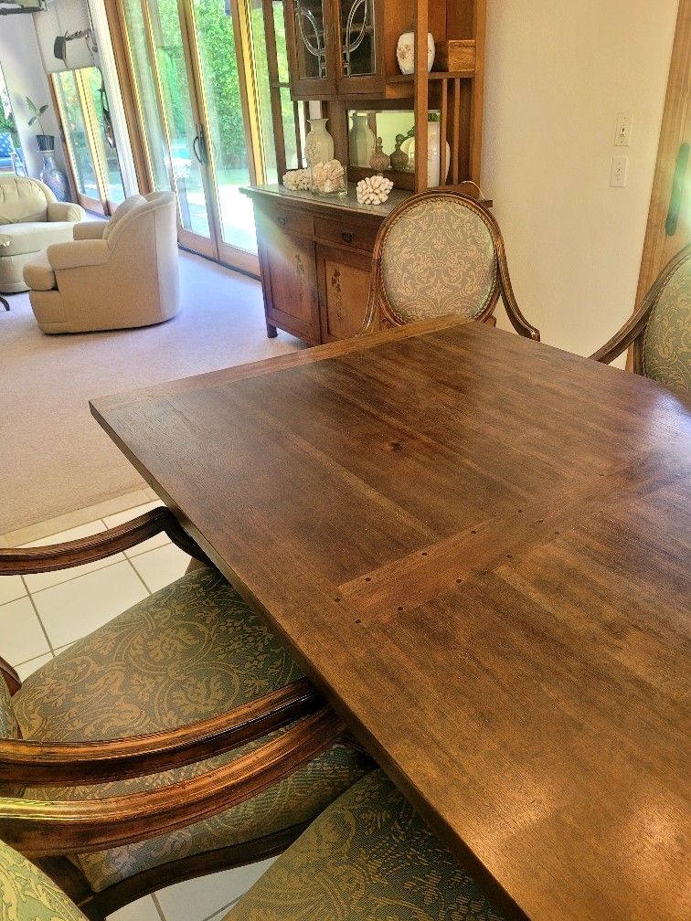 Dinning Room Table
