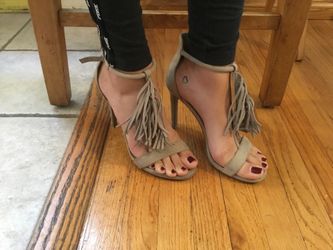 Woman heals size 9