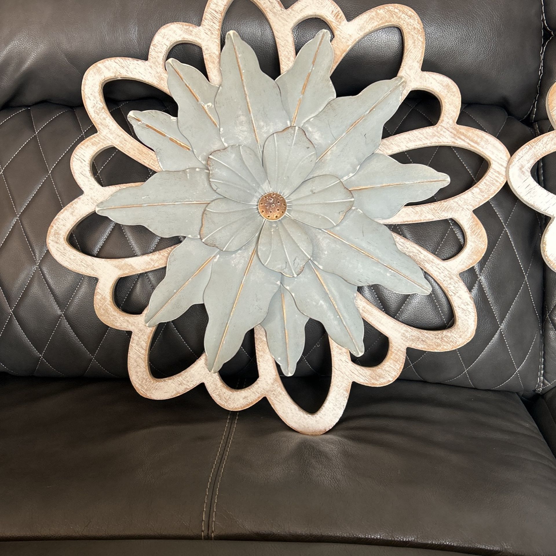 Metal And Wood Decorations Flower
