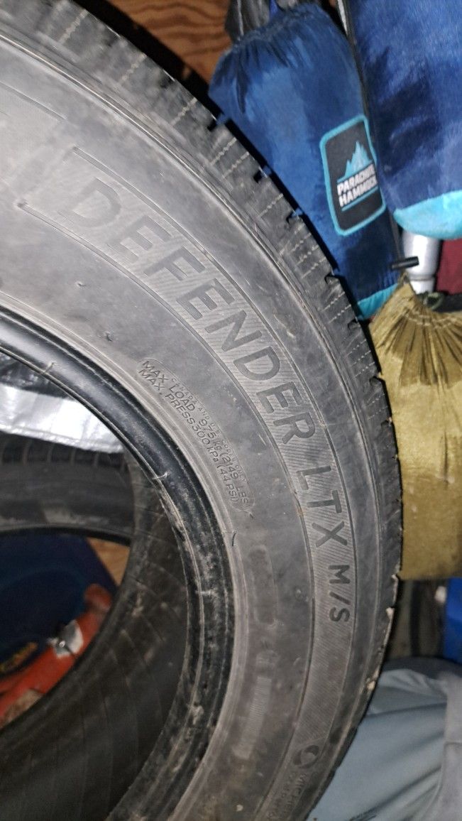 Michelin 245/65/17 75%-80%