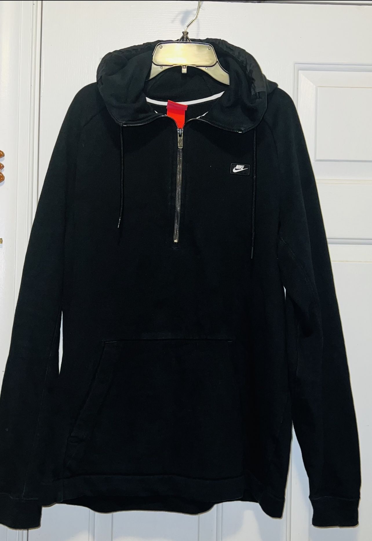 NICE NIKE SWEATER (LARGE) ONLY $25