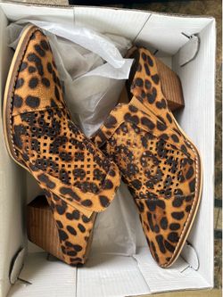 Women’s size 11 boutique leopard print heels