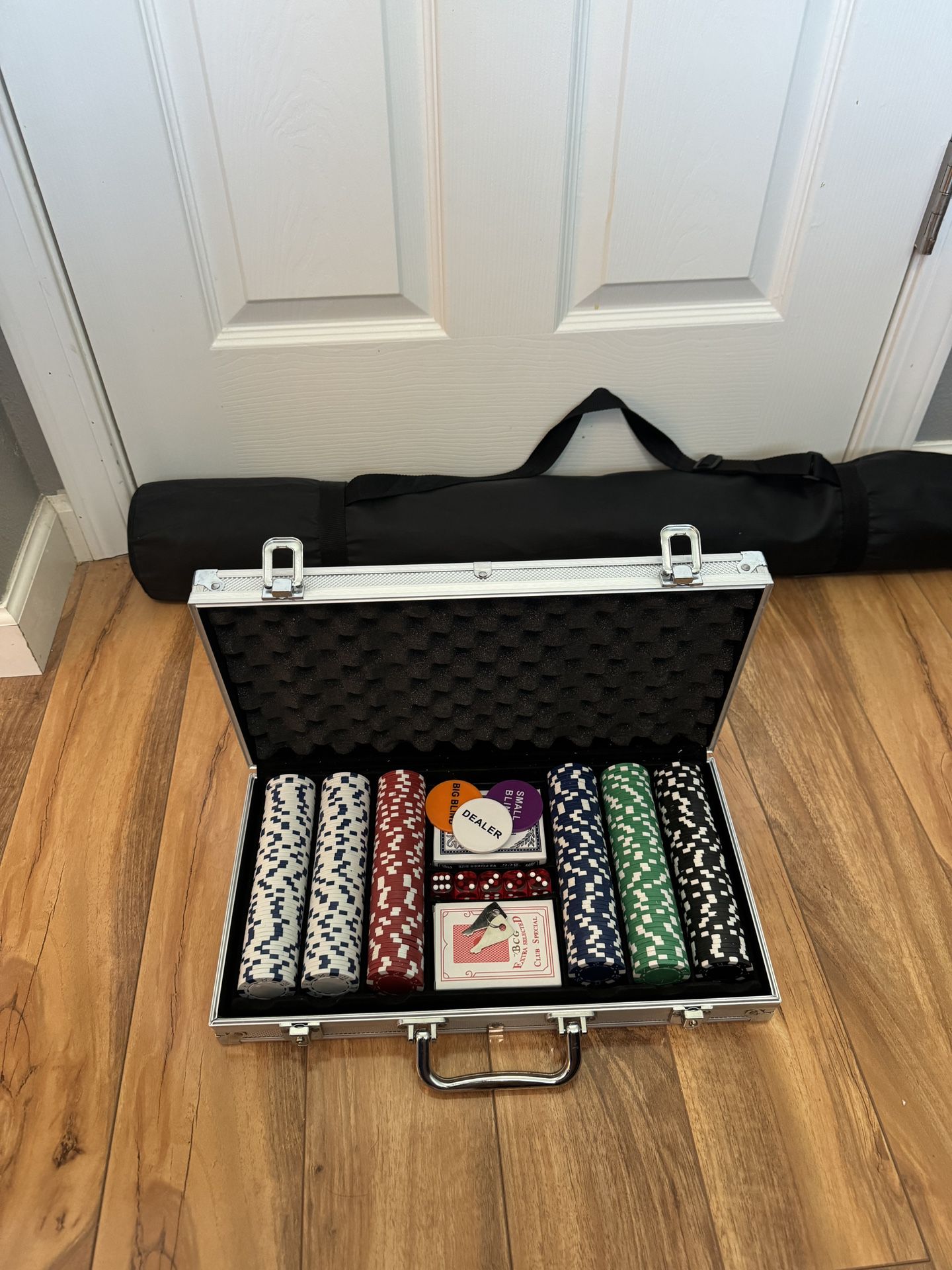 Poker Set With Mat Brand New 