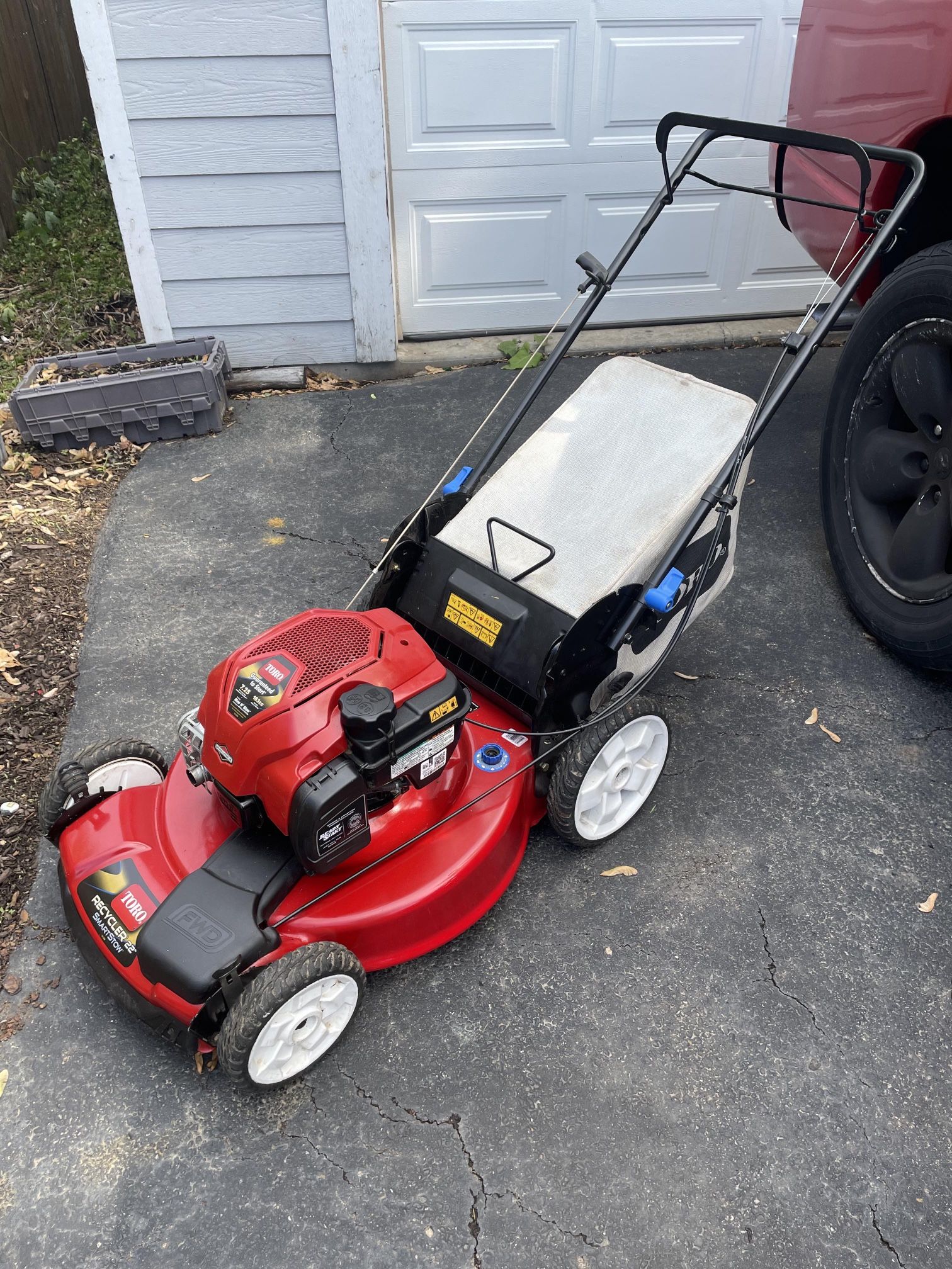 Toro 22” Recycler 7.25hp FWD Self Propelled SmartStow Lawn Mower W/ Bag