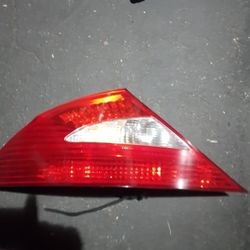 2007-2010 Mercedes CL550 Tail Light Complete With All The Accessories And Light Bulbs Oem.
