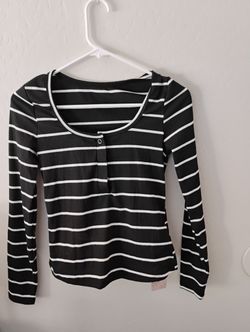 Size Small Long Sleeve Fits Like Xs