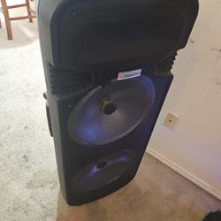 4 Foot Iqsound Speaker // Fuse Is Out, Plays Guitar