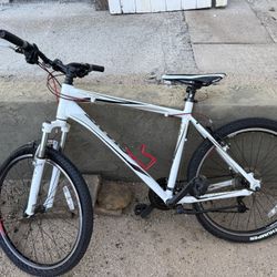 Giant Aluxx 6000 Series Bike