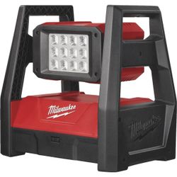Milewaukee M18 3000-Lumen ROVER LED dual power Flood Light