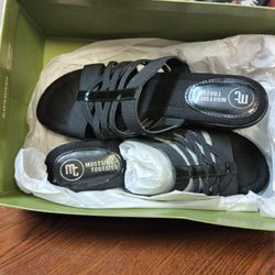 WOMEN'S SHOES