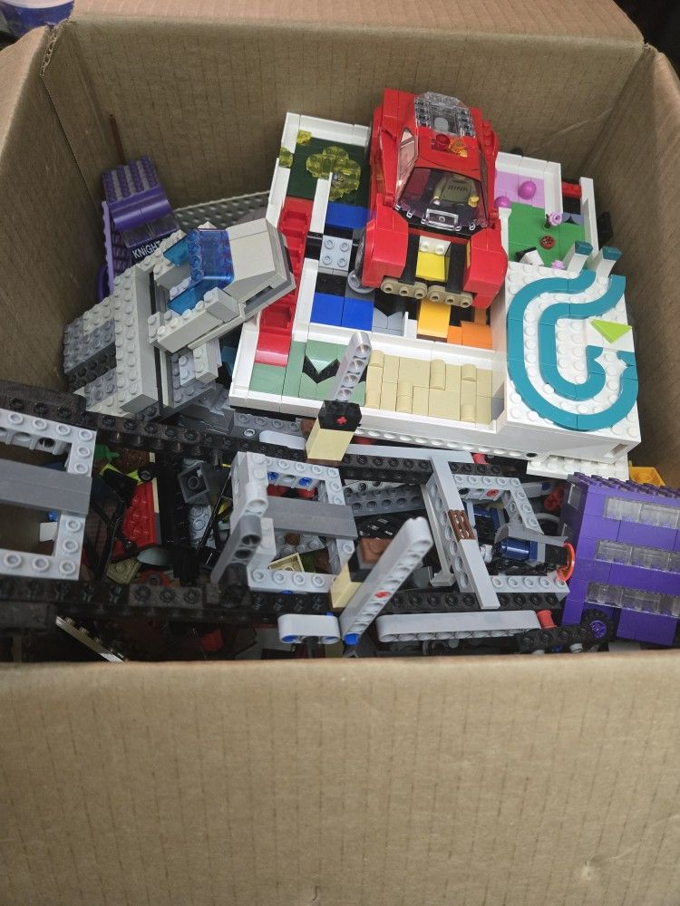 15.8lbs Of Lego Bulk With Minifigs