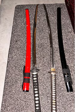 Decorative set of semi swords