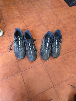 Soccer cleats boys one size 9 one size 10