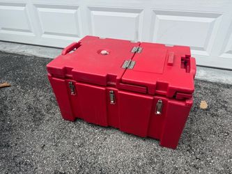 Cambro camcarrier red insulated food carrier
