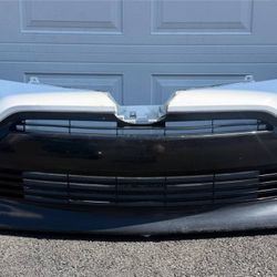 WHITE TOYOTA COROLLA 2017 2018 2019 FRONT BUMPER