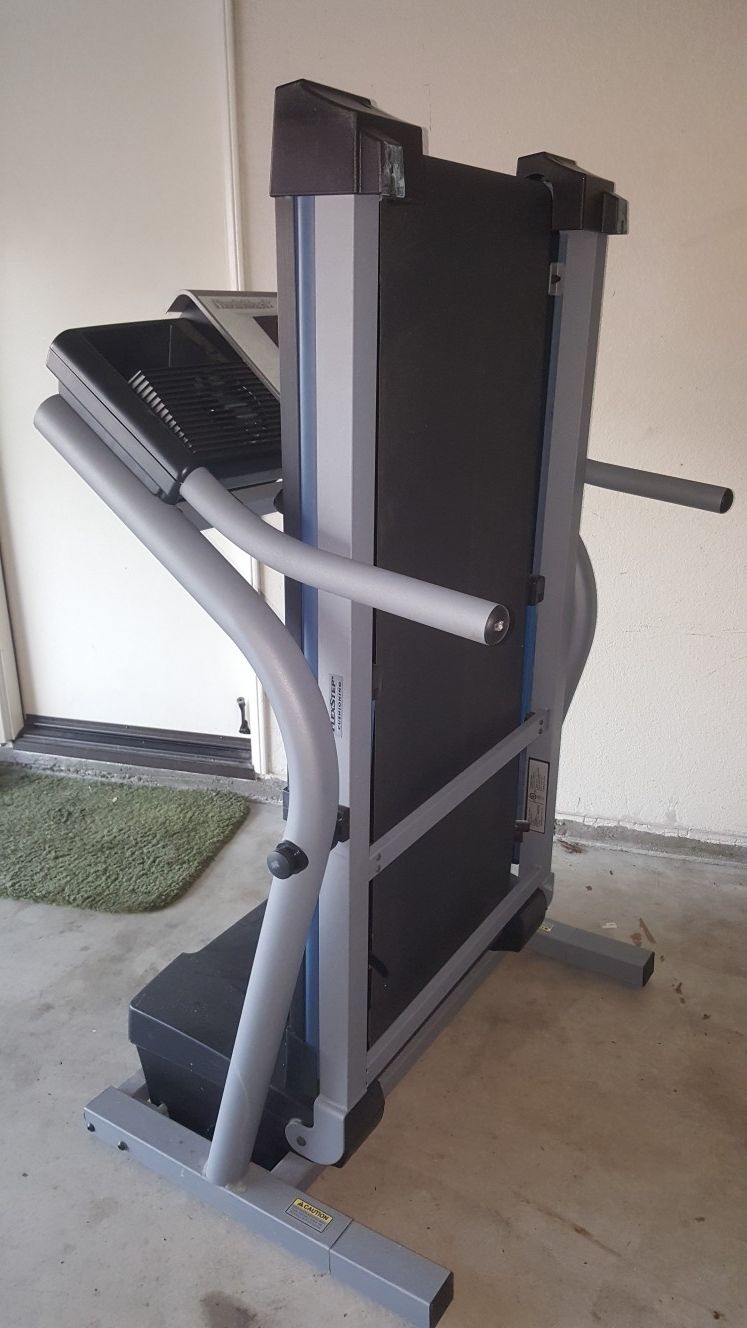 Treadmill NordicTrack C1800i for Sale in Yucaipa, CA OfferUp
