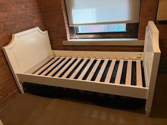 Sturdy Full Twin size bed