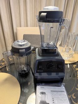VITAMIX BLENDER E310 ($200)