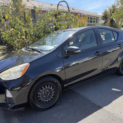 Toyota prius C 2013