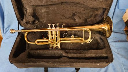 CONDUCTOR TRUMPET WITH PADDED CASE