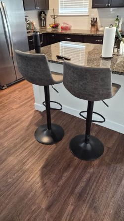 2 barstools
