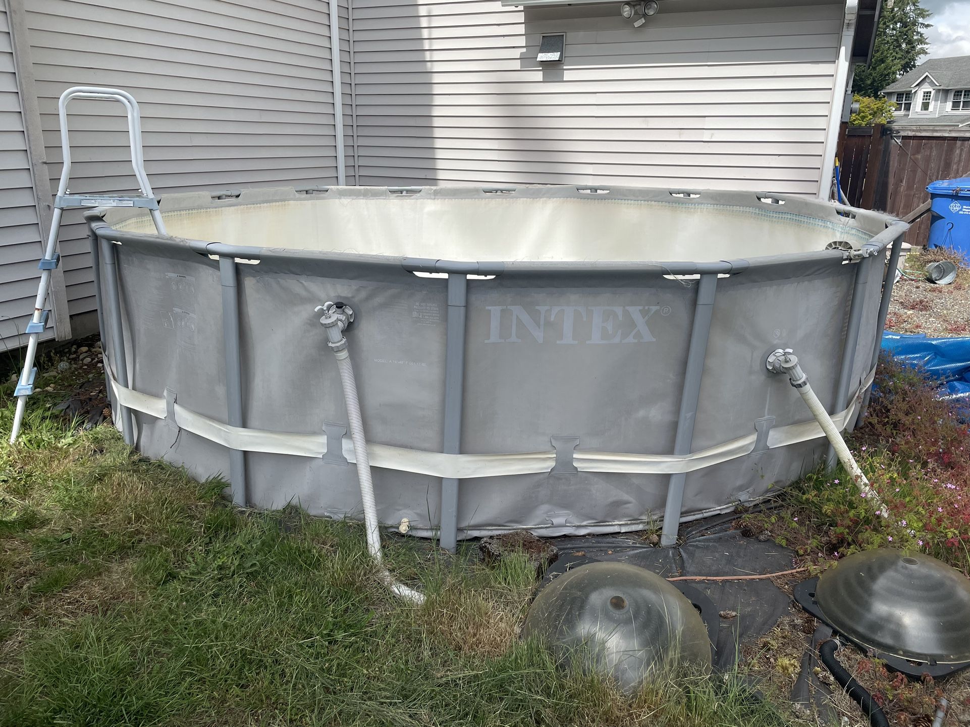 Free Pool with all accessories.